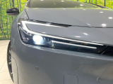 【LEDヘッドライト】悪天候や夜間走行時も良好な視界を確保し安心して運転できる高輝度LEDヘッドライトを装備!点灯速度が早く、消費電力も抑えられています。
