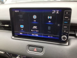 HondaCONNECT対応の便利なナビディスプレー。お持ちのスマートフォンと連携して、ナビやBluetoothでの音楽再生が可能です。デザインはもちろん、操作性も良好です。
