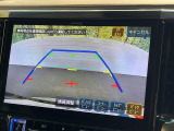 【バックカメラ】駐車時に後方がリアルタイム映像で確認できます。大型商業施設や立体駐車場での駐車時や、夜間のバック時に大活躍!運転スキルに関わらず、今や必須となった装備のひとつです!