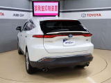 バックカメラが付いているので後方確認が非常にしやすいです。今や運転初心者も熟練者も必須装備!ついていて損はないですね♪