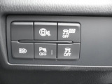 【安全装備も充実】車線逸脱警報システム。バック時の障害物を検知し知らせるパーキングセンサー付きです。