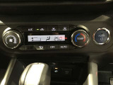 左右独立温度コントロールフルオートエアコンです。運転席、助手席それぞれで独立して温度設定ができます。冷え性の方が乗っても安心ですね♪