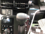 握りやすい位置のシフトレバー。