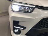 LEDヘッドライトです。デザイン性がよくとても明るいので、夜間の走行や悪天候でも安心です。しかも長寿命!