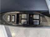 運転席からも操作可能な全席パワーウィンドウが装備されています。