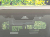 【トヨタセーフティセンス】走行中に前方の車両等を認識し、衝突しそうな時は警報とブレーキで衝突回避と被害軽減をアシスト。より安全にドライブをお楽しみいただけます。