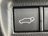 【パワーバックドア】スマートキーや運転席のボタンを押すだけでリアゲートが自動で開閉します!荷物を持っている時や、高い位置にあるバックドアを閉める際に便利な機能です♪