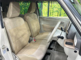 運転席シート廻りは使用感も少なく、良好な状態となっています。前オーナー様が丁寧に使っていたことがよくわかりますね。