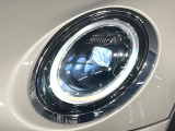 ●LEDヘッドライト:夜間走行時も良好な視界を確保し安心して運転できる高輝度LEDヘッドライトを装備!点灯速度が早く、消費電力も抑えられています。