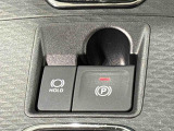 指先だけで簡単に操作が可能な電動パーキングブレーキを採用。「HOLD」スイッチを押すと、渋滞や信号待ちなどでブレーキペダルから足を離しても、ブレーキを保持するので安心です
