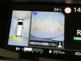 バックモニター付なので後退時に後方が見えるので安心。 車は構造上、死角がたくさんなので万が一を考えると必須ですね。 あくまで補助の為の装備、バックは目視で確認する事が重要ですよ。
