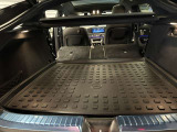 当店でお車をご購入のお客様はオーナー様専用保険「メルセデス・ベンツ保険」にご加入頂けます。飛来物によるフロントガラス破損やパンクによるタイヤ交換の際に、修理費用の一部をお支払いしております。