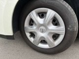 スチールホイールにホイールカバーです。(少しキズが有ります)