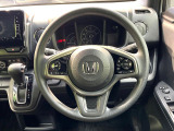 インテリアに合わせたデザインのステアリングは、運転される方のことも考え、運転しやすい形状、大きさです。是非一度、実際に触ってお確かめください。