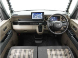 ◆視界広々で非常に運転しやすくロングドライブでも疲れを感じさせないすっきりとまとまったインパネ周りです。