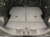 トランクルーム!リアシートは片方ずつ倒せます。乗車員数や積む荷物に応じてアレンジが可能ですので多彩に使えてとても便利です。