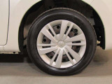 タイヤサイズは165/65R14になります。ホイルはフルホイールキャップのスティールです。
