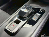 e-powerのシフトレバーはお洒落で使い勝手も良いですよ。