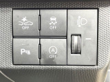【スマートアシスト】走行中に前方の車両等を認識し、衝突しそうな時は警報とブレーキで衝突回避と被害軽減をアシスト。より安全にドライブをお楽しみいただけます。