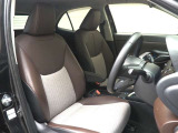 高いホールド性で運転姿勢が安定します。長距離ドライブでも疲れにくいのが魅力です。快適なドライビングライフをお送りください♪