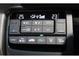 運転席と助手席の温度設定の変更が可能な左右独立タイプのデュアルエアコンです♪♪♪暑がりな人・寒がりな人も誰もが車内を快適にお過ごしいただけます♪♪♪