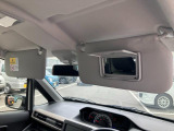 運転席にはミラー付きサンバイザーを装備、寒い日もぬくぬくドライブ♪
