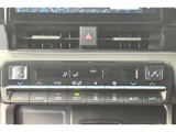 【左右独立エアコン】運転席と助手席でそれぞれお好みの温度設定が可能です。便利です♪