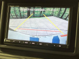 【バックカメラ】駐車時に後方がリアルタイム映像で確認できます。大型商業施設や立体駐車場での駐車時や、夜間のバック時に大活躍!運転スキルに関わらず、今や必須となった装備のひとつです!