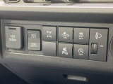 【アイドリングストップ】赤信号や渋滞で停車した際にエンジンを停止し、無駄な燃料の消費を抑えます。燃費向上や環境保護につなげる機能♪エンジンはブレーキを離せば再始動します。