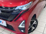 【LEDヘッドライト】悪天候や夜間走行時も良好な視界を確保し安心して運転できる高輝度LEDヘッドライトを装備!点灯速度が早く、消費電力も抑えられています。