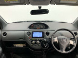 シンプルながら機能性あふれる運転席廻りです。視界性もよく、運転しやすいですよ。
