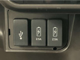 USBジャックが3つあるので電子機器の充電ができます☆