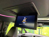 【12.8型フリップダウン】大画面モニターで後席でもエンタメをお楽しみいただけます。家族や友人とお出かけする機会が多い方に大人気です♪