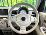 インテリアに合わせたデザインのステアリングは、運転される方のことも考え、運転しやすい形状、大きさです。是非一度、実際に触ってお確かめください。