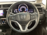 ハンドルにHondaセンシング系のクルーズコントロールやレーンキープアシストなどのスイッチと、オーディオの操作スイッチが装備されています。ハンドルから手を離さず安全に操作できます。