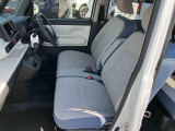 フロントシートです。ゆったり運転ができます。長距離ドライブもラクラク♪♪