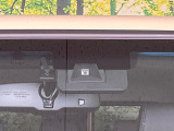 【トヨタセーフティセンス】走行中に前方の車両等を認識し、衝突しそうな時は警報とブレーキで衝突回避と被害軽減をアシスト。より安全にドライブをお楽しみいただけます。