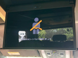 【フリップダウンモニター】大画面モニターで後席でもエンタメをお楽しみいただけます。小さなお子様にも大人気の装備です♪