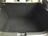 トランクスペースもご覧のとおり広々しております☆SUVならではの使いやすいトランクスペースに夢と希望以外に荷物もしっかり載せることができます☆