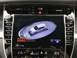 【全周囲カメラ】クルマの真上から見ているかのような映像が見れるので、駐車が苦手な方には特にうれしい装備です♪