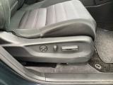 自社整備工場で点検整備をおこなってからお渡ししています。車検が残っている場合は『12ヶ月点検整備』を、車検整備付きの場合は『車検整備』をおこないます。整備費用は車両本体価格に含まれています。
