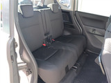 お車選びをお楽しみ頂けるよう、在庫車の展示スペースを十分に確保しております。
