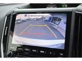 リヤカメラ付きなので、シフトレバーをリバースにすると連動してカメラ映像に切り替わります。