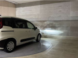 LEDヘッドランプです。十分な明るさを保ちつつも消費電力が少なく、バルブ寿命も長いのが特徴です。瞬時にMAXの光量を発揮するのもLEDならではです。