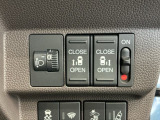 狭い所でも乗り降り楽々な両側電動スライドドアです!簡単にドアの開閉が出来る為女性やお年寄りにも優しく、荷物で手が塞がった時なども大変便利です!