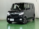 大きく開くスライドドアで狭い場所でも隣を気にすることなく楽に乗り降りできます