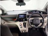 オシャレなインテリアで運転する気分も盛り上がりますよね^^