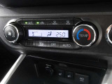 車内の温度管理に便利なオートエアコン☆