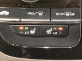 運転席と助手席にはシートヒーターが付いています☆寒い時期に腰周りを温めてくれるので体全体が温まりやすいのは勿論、暖房と違い顔に風が当たらないので、乾燥肌やドライアイの方でも大丈夫☆