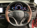 ハンドルにHondaセンシング系のクルーズコントロールやレーンキープアシストなどのスイッチと、オーディオの操作スイッチが装備されています。ハンドルから手を離さず安全に操作できます。